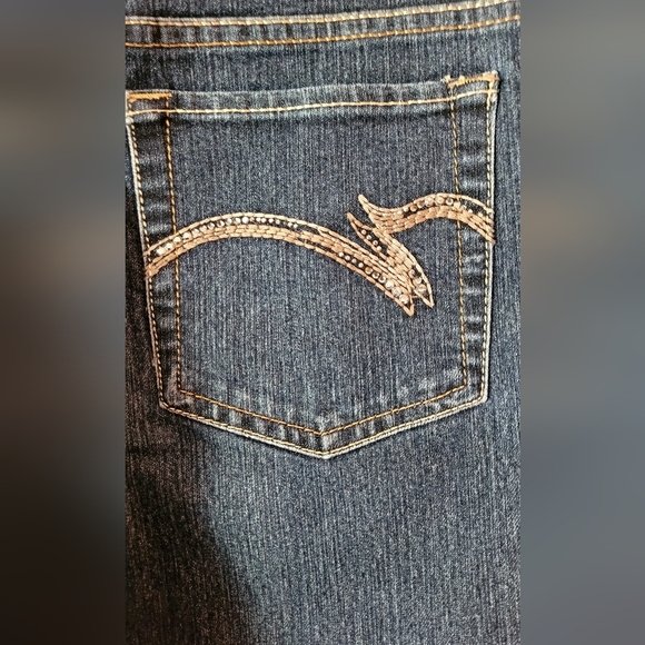 Gloria Vanderbilt 'Amanda' Denim Jeans - Picture 3 of 10